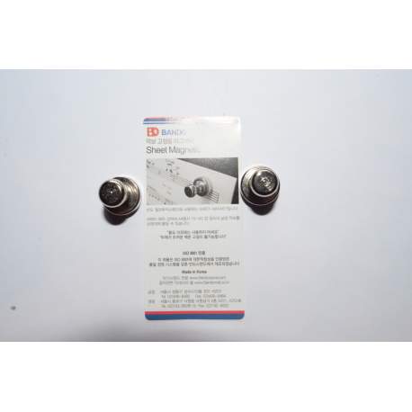 Set of 2 magnets for partitions